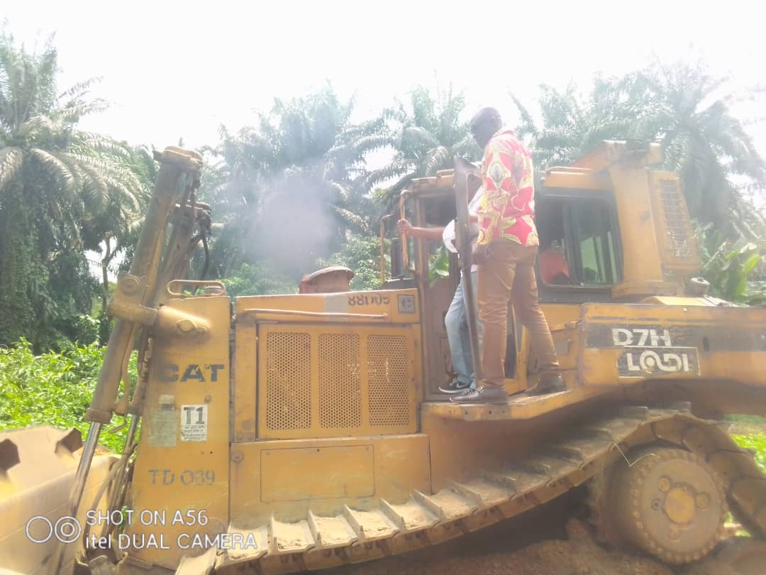 MaïNdombé le gouverneur Mputu Paul relance les travaux de réhabilitation de la route Inongo