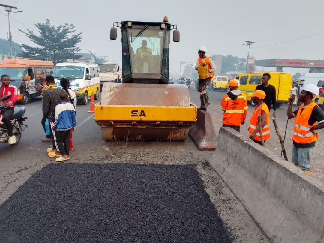 RDC : réhabilitation urgente des routes à Kinshasa, le gouvernement mobilise les régies publiques
