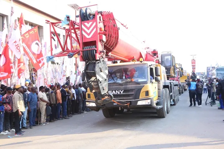 Lubumbashi : des engins de génie civil présentés sur la plac